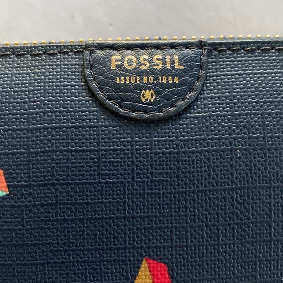 FOSSIL Vday Zip Clutch Hearst Zip Around Black Wallet. NWT - Picture 2 of 9